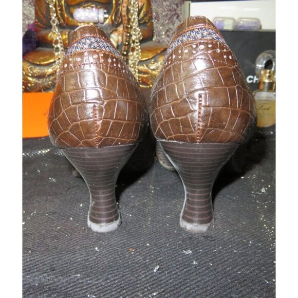 Hot Kiss Brown Mixed Leather Mary Jane Croc Embossed Button Closure Pumps 10 - Picture 4 of 11